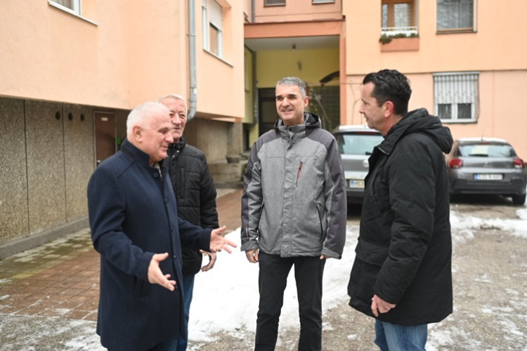 Komšijska sloga zgradi donijela novo ruho